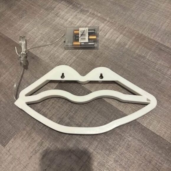 Neon Lips Room Decor - Picture 4 of 4